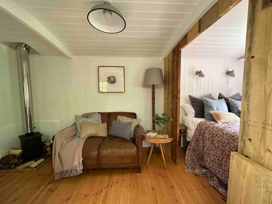 Cornwall Woodland Shepherd'S Hut Deirdres Hut Bodmin Zewnętrze zdjęcie